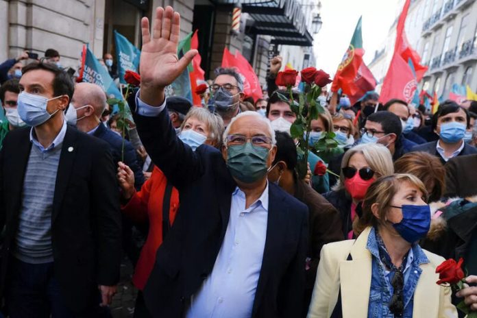 Às 22h deste domingo (horário de Brasília), com 99,1% das urnas apuradas, o Partido Socialista de Portugal, do primeiro-ministro António Costa, saiu na frente e consagrou-se vencedor das eleições legislativas antecipadas no país