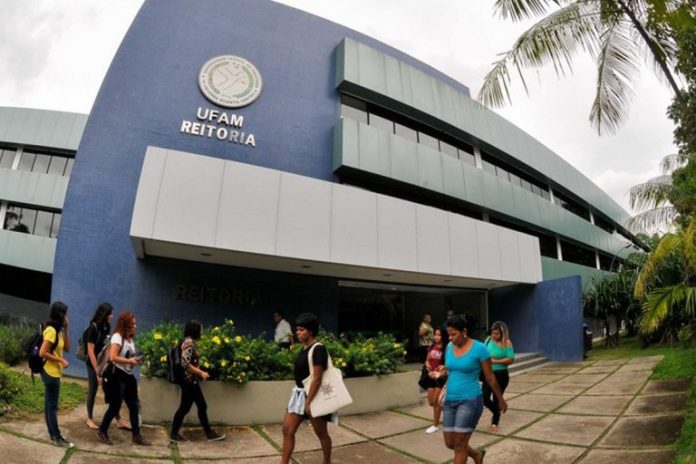 A vice-reitora da Universidade Federal do Amazonas (Ufam), Therezinha Fraxe, determinou nesta sexta-feira (14) a suspensão das atividades presenciais ensino, pesquisa e extensão por 30 dias devido ao aumento de casos de Covid-19