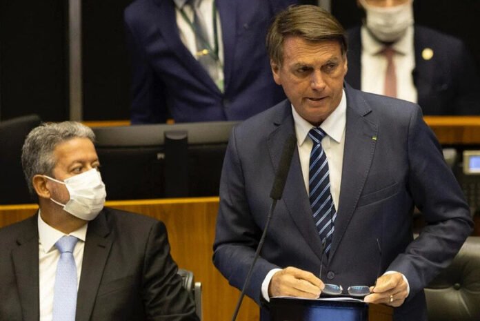 Em discurso na sessão solene de abertura dos trabalhos do Congresso em 2022, realizada na tarde de quarta-feira (2), o presidente Jair Bolsonaro apresentou o balanço de algumas medidas tomadas pelo governo no ano passado e citou projetos considerados importantes na atual gestão