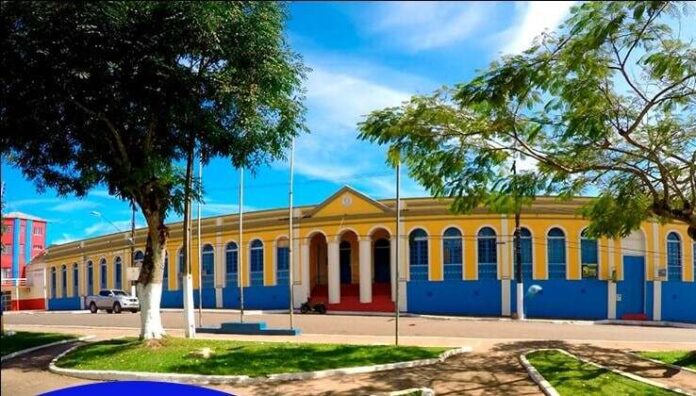 Durante a 5ª Sessão Ordinária do Tribunal de Contas do Amazonas (TCE-AM), realizada na manhã desta terça-feira (15), o pleno do órgão julgou irregulares as contas do presidente da Câmara Municipal de Humaitá em 2015, Raimundo Santos Cruz, e penalizou o gestor em R$387,2 mil, entre multa e alcance