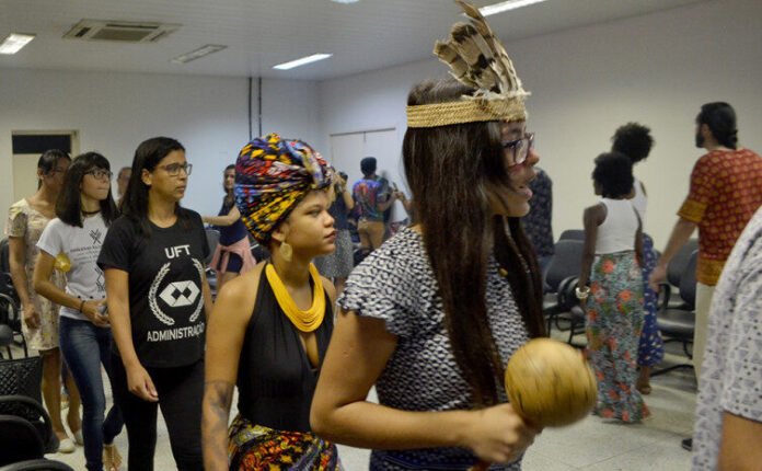 Voltado a estudantes indígenas e quilombolas matriculados em cursos de graduação presencial ofertados por instituições federais de ensino superior, o Programa de Bolsa Permanência (PBP) está com inscrições abertas até o dia 28 de fevereiro