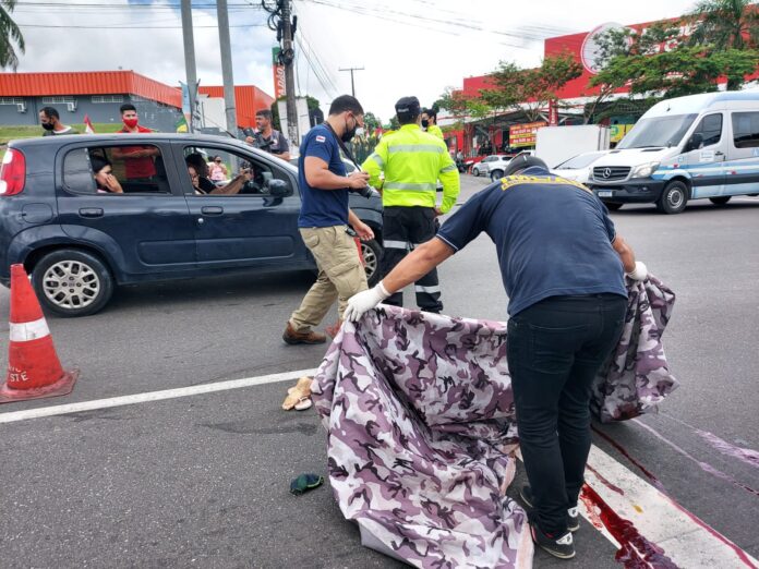 Veja vídeo: Idosa morre após ser atropelada por motociclista