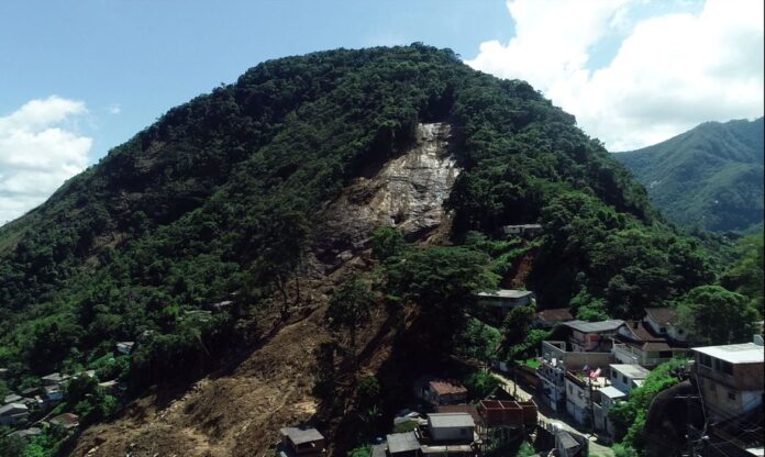 Número de mortos em Petrópolis passa de 200 (Foto: Agência Brasil)