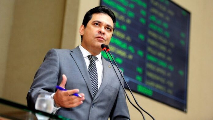 Em fevereiro, apesar do número reduzido de dias do mês e de sessões (13) em função do feriado do Carnaval, os deputados da Assembleia Legislativa do Amazonas (Aleam) registraram, no total, 36 faltas