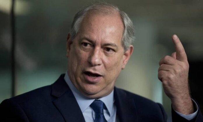 O pré-candidato à presidência da República e ex-governador do Ceará Ciro Gomes (PDT) vem a Manaus nesta quinta-feira (17) para participar do lançamento oficial da candidatura da defensora pública Carol Braz e do ex-secretário estadual de Educação, Luiz Castro, para o Governo do Amazonas e o Senado federal, respectivamente