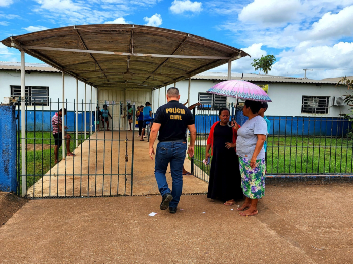 Homem armado invade escola e causa pânico em alunos e professores