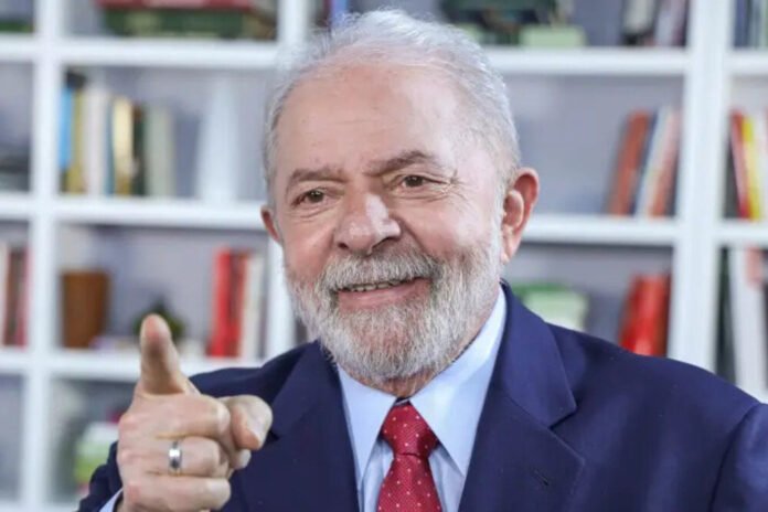 Pesquisa Ipespe contratada pela XP Investimentos e divulgada nesta sexta-feira (6) aponta o ex-presidente Luiz Inácio Lula da Silva (PT) à frente da corrida presidencial com 44% das intenções de voto na pesquisa estimulada (quando é apresentada a lista de nomes dos pré-candidatos)