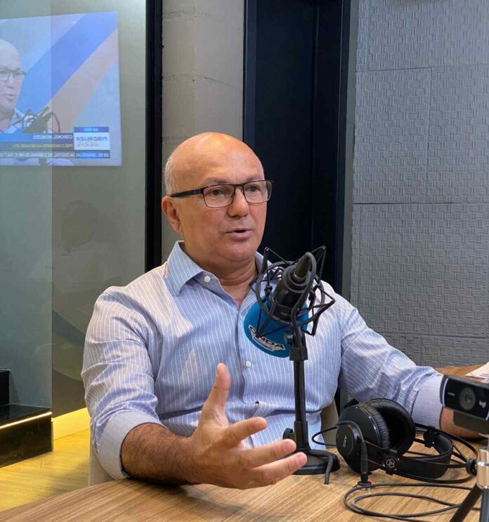 O pré-candidato ao Senado Federal coronel Alfredo Menezes (PL) afirmou, em entrevista à rádio e TV Onda Digital nesta segunda-feira (2), que vai solicitar ao presidente nacional da sigla, Valdemar Costa Neto, a destituição de Marcelo Ramos (PSD-AM) do cargo de vice-presidente da Câmara dos Deputados