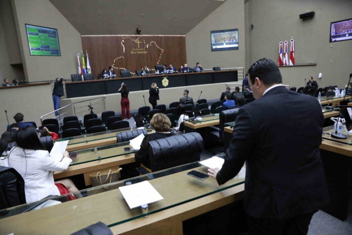 O Senado Federal aprovou na noite dessa segunda-feira (13) o Projeto de Lei Complementar nº 18, que limita o Imposto sobre Circulação de Mercadorias e Serviços (ICMS)