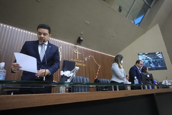 O presidente da Assembleia Legislativa do Amazonas (Aleam), deputado Roberto Cidade (UB) promulgou, nesta quarta-feira (29), sete resoluções legislativas para concessão da medalha Ruy Araújo e uma alteração de normas para concessão da medalha jurídica José Bernardo Cabral