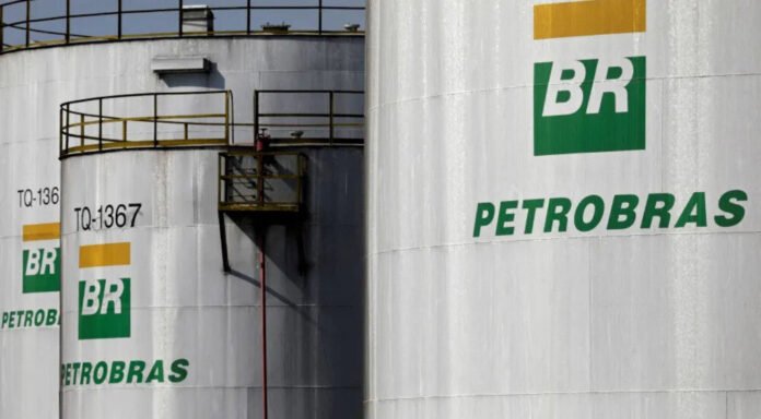 O requerimento que pede a abertura de uma Comissão Parlamentar de Inquérito (CPI) para investigar Petrobras, incluindo diretores, conselhos e o ex-presidente José Mauro Coelho, já conta com 79 assinaturas na Câmara dos Deputados