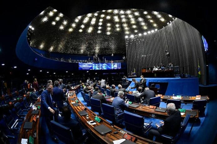 Parlamentares se reunião com indígenas nesta quarta-feira