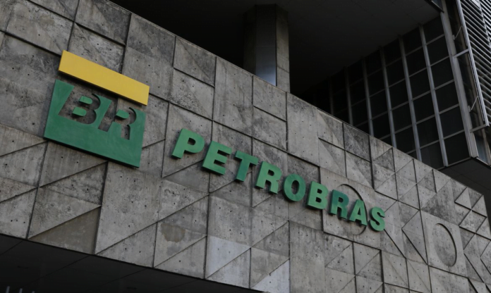 Caio Andrade assume como presidente da Petrobras, mas petroleiros questionam posse