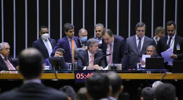 Câmara dos Deputados aprova texto-base de teto para o ICMS