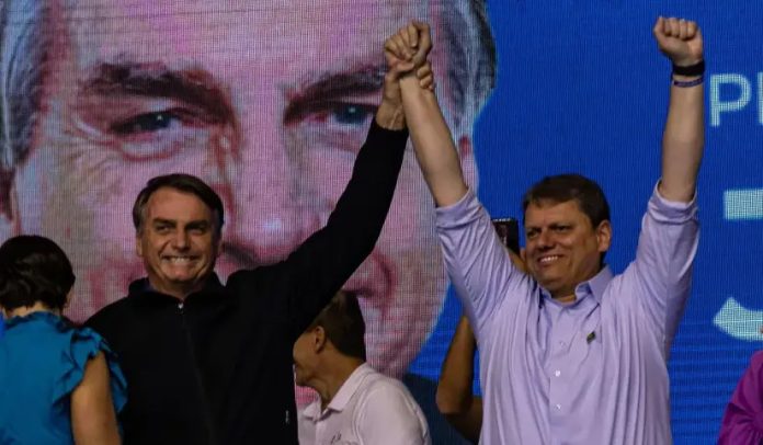 Bolsonaro anuncia desfile militar em Copacabana no 7 de setembro