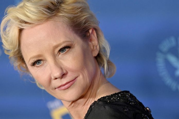 Atriz Anne Heche tem morte cerebral depois de acidente de carro