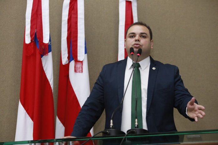 O presidente da Assembleia Legislativa do Amazonas (Aleam), Roberto Cidade (União), se pronunciou pela primeira vez em plenário sobre a agressão cometida contra ele pelo prefeito de Borba (a 150 quilômetros de Manaus), Simão Peixoto