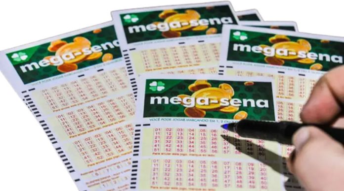 O Concurso 2.525 da Mega-Sena, que será sorteado hoje (1º) à noite em São Paulo, pagará o prêmio de R$ 300 milhões a quem acertar as seis dezenas