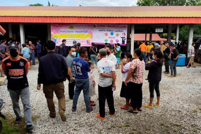 Ex-policial promove massacre na Tailândia: vítimas incluem 26 crianças