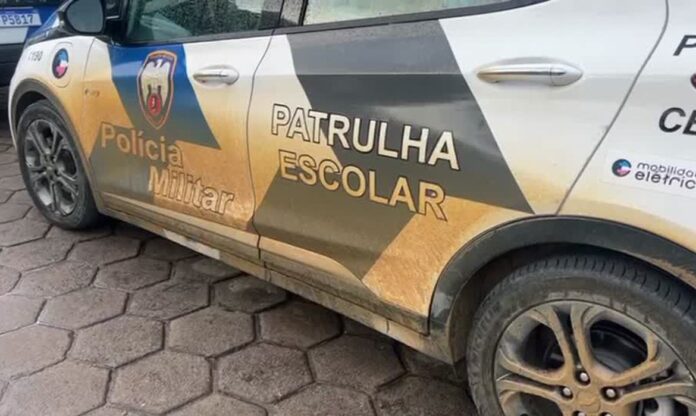 Viatura da polícia civil que atendeu ocorrência nas escolas alvos do atirador