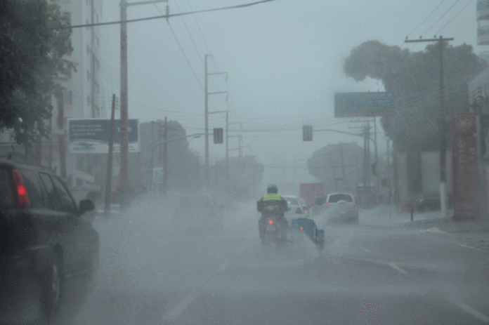 Manaus entra em estágio de Mobilização devido forte chuva