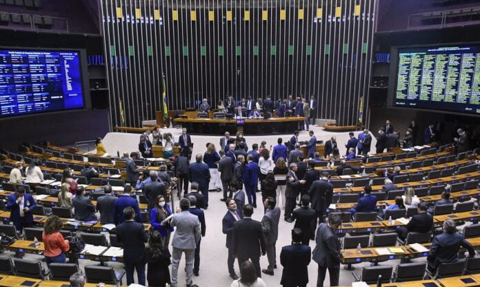 Câmara começa a análise da PEC da Transição