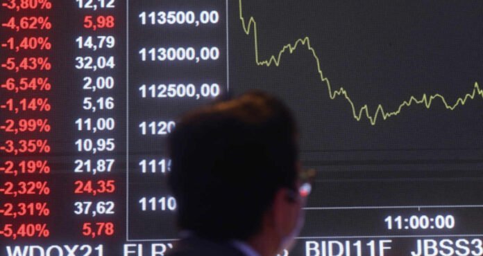 Ibovespa fecha em queda de 0,87% em sessão com baixa liquidez