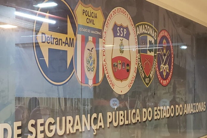 Repórter é detido extorquindo moradores em viatura da SSP