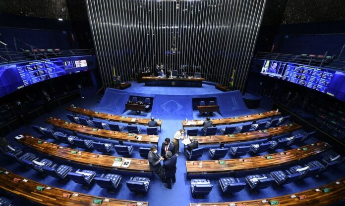 Senado aprova intervenção federal no DF