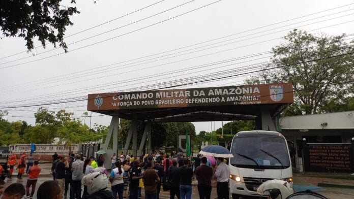 Acampamento em frente ao CMA é desfeito