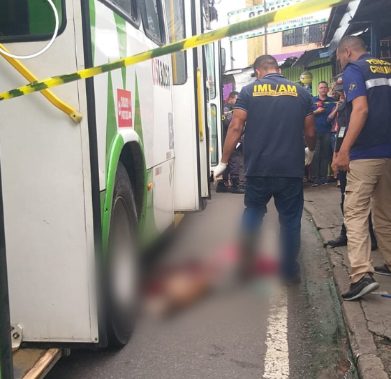 Homem é atropelado por ônibus e morre no bairro Compensa