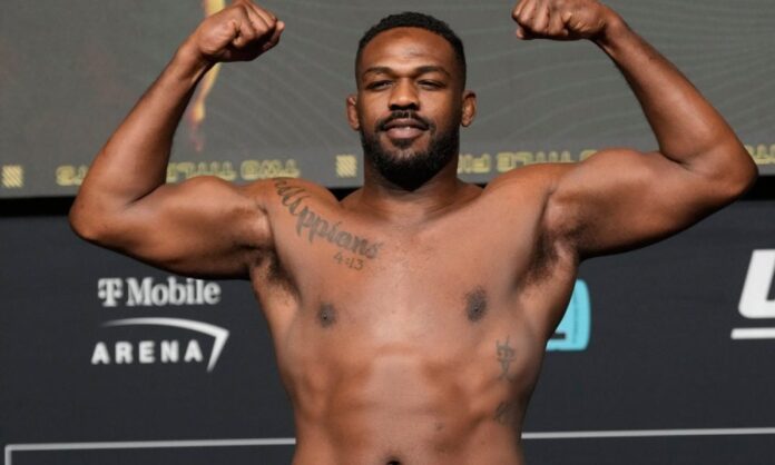 Após três anos, Jon Jones retorna ao UFC em busca de cinturão