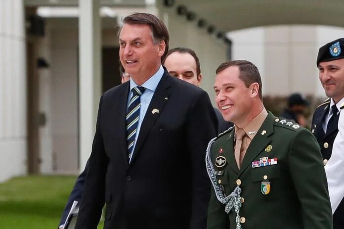 Bolsonaro e Mauro Cid