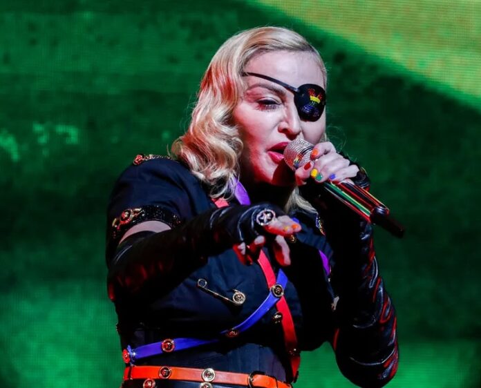 Após dias na UTI, Madonna recebe alta do hospital e está em casa