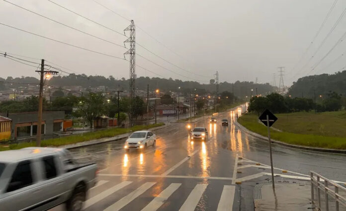 Defesa Civil emite alerta a respeito de frente fria sobre o AM