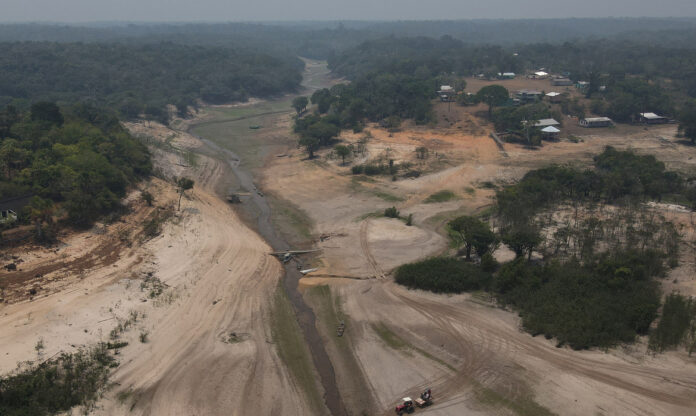 Seca no Amazonas tem relação com aquecimento global, diz pesquisador da UFRJ