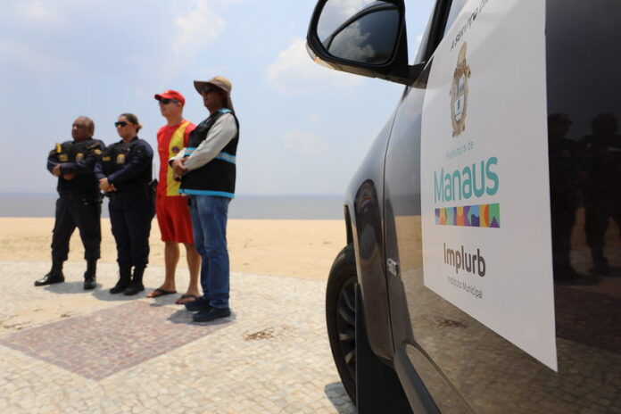 Em 3 dias, 30 pessoas foram retiradas da Ponta Negra por banho, apesar de interdição