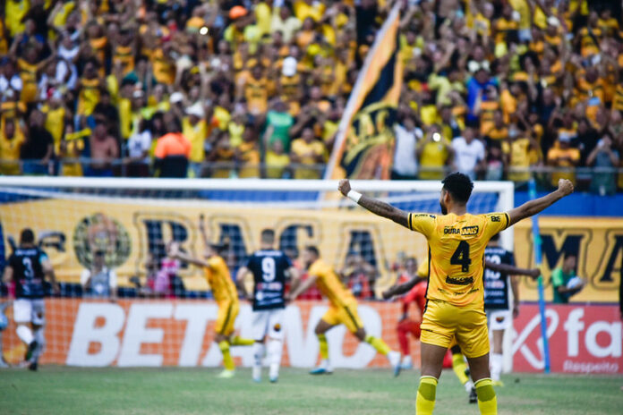 Imagem colorida mostra Jogo do Amazonas FC na Arena da Amazônia