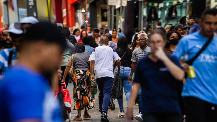 Dados do Censo: Brasil tem mais mulheres e população está mais velha