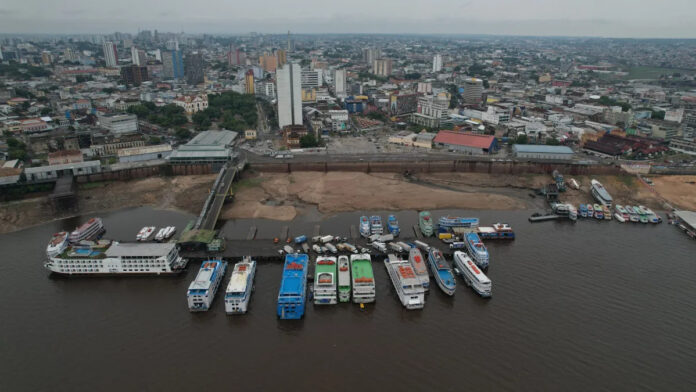 Seca no AM: Rio Negro baixa mais 10 cm em um dia