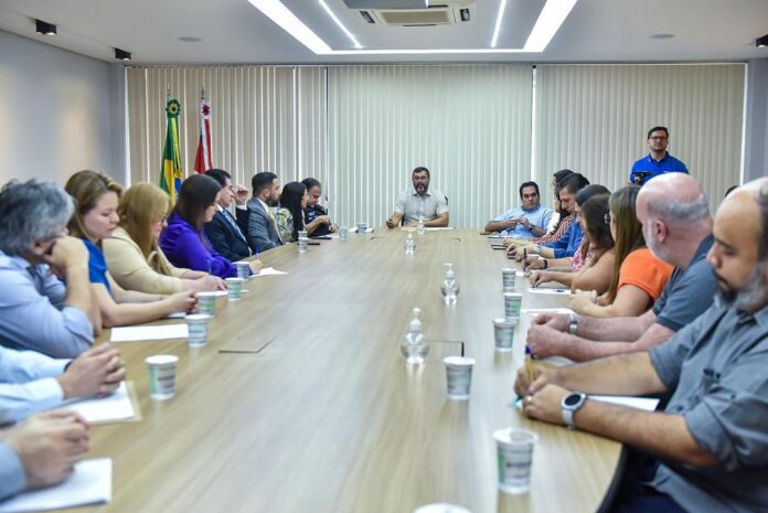 Wilson Lima anuncia retomada total dos atendimentos de saúde no Estado