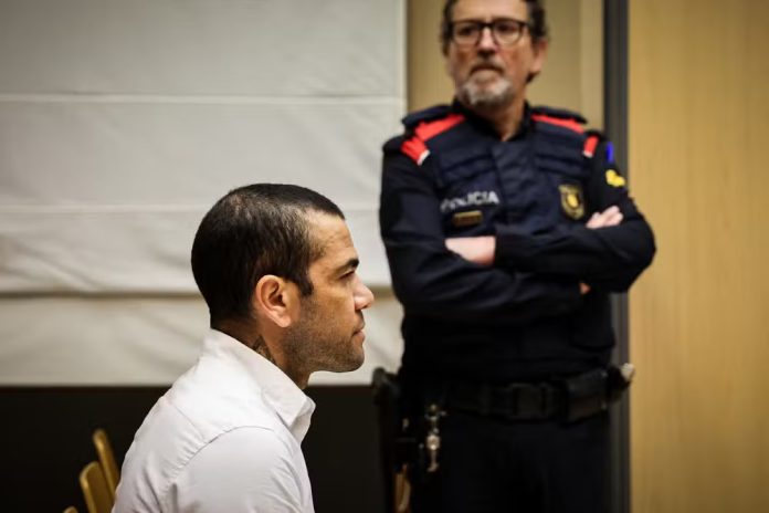 Em julgamento, Daniel Alves chora e diz que negou ato sexual para preservar casamento