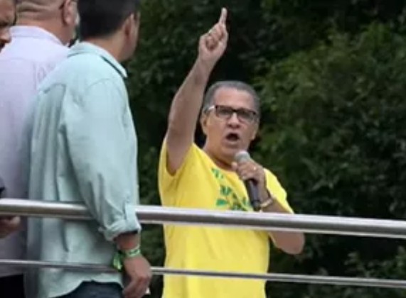 Tarcísio e Malafaia falam em ato de apoio a Bolsonaro; pastor fala contra STF